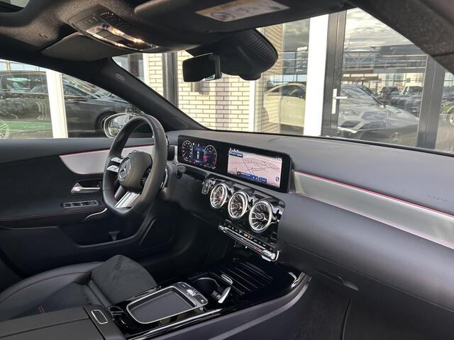 Mercedes-Benz A-KLASSE 180 Star Edition AMG Line | Panoramadak | Stoelverwarming | Cruise Control