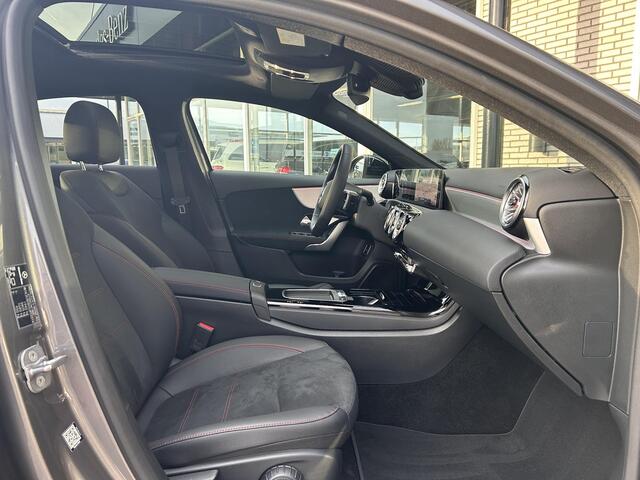Mercedes-Benz A-KLASSE 180 Star Edition AMG Line | Panoramadak | Stoelverwarming | Cruise Control