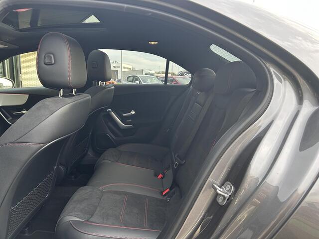 Mercedes-Benz A-KLASSE 180 Star Edition AMG Line | Panoramadak | Stoelverwarming | Cruise Control