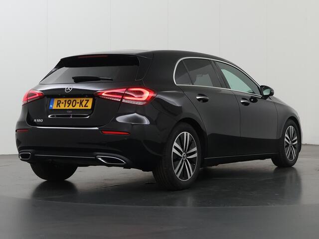 Mercedes-Benz A-KLASSE 180 | Luxury line | Stoelverwarming | Sfeerverlichting | Widescreen | Getint glas |