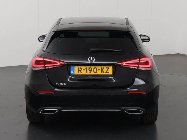 Mercedes-Benz A-KLASSE 180 | Luxury line | Stoelverwarming | Sfeerverlichting | Widescreen | Getint glas |