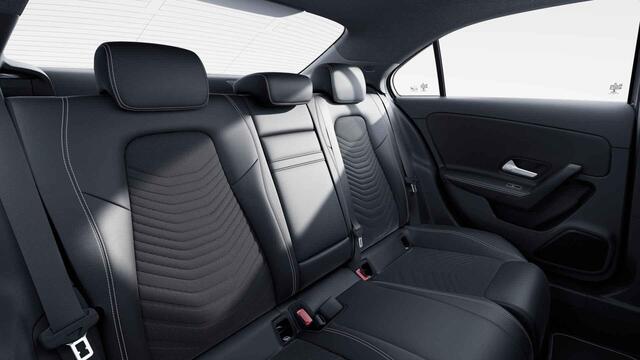 Mercedes-Benz A-KLASSE 180 Star Edition Luxury Line Widescreen | Stoelverwarming | Keyless | High Peformance LED koplampen |