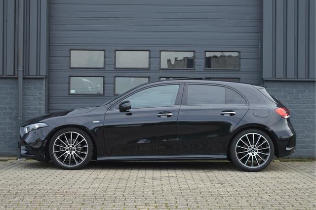 Mercedes-Benz A-KLASSE 180 Business Solution AMG | PANO | CAMERA | SFEERVERLICHTING |