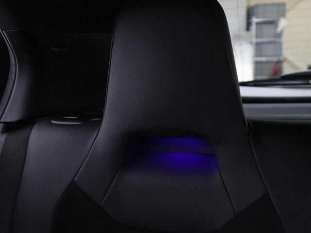 Mercedes-Benz A-KLASSE 180 AMG | Adaptive cruise | Trekhaak | Stoelverwarming | Camera | Leder/Alcantara | Sfeerverlichting | Navigatie | Park Assist | Full LED | Climate control | Bluetooth