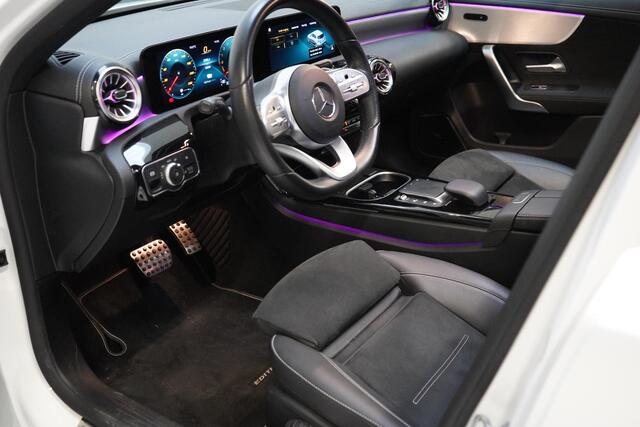 Mercedes-Benz A-KLASSE 250 e | AMG Pakket | Panoramadak | Sportstoelen | Sfeerverlichting
