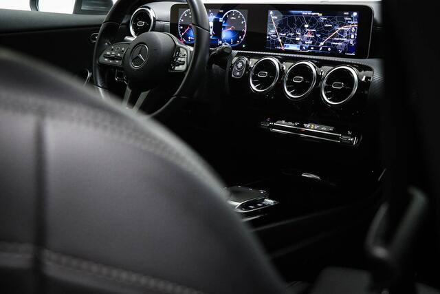 Mercedes-Benz A-KLASSE 200 Business Solution | PLUS PACK | HALF LEDER | STOELVERWARMING | APPLE | CAMERA
