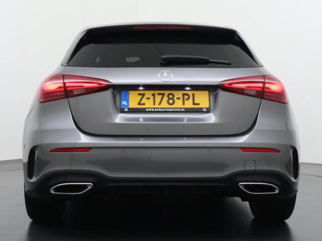 Mercedes-Benz A-KLASSE 200 AMG Line FACELIFT | 163PK | Night-pakket | Panoramadak | Ambienteverlichting | Dodehoek | Mountaingrau | Rijklaar + 12 mnd BOVAG garantie