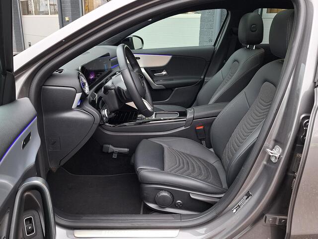 Mercedes-Benz A-KLASSE 250 e Star Edition Luxury Line | Panoramadak | Night pakket | Achteruitrijcamera | Sfeerverlichting | Multibeam LED | Dodehoekassistentie | Keyless-GO