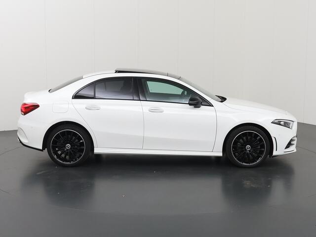 Mercedes-Benz A-KLASSE 250 e AMG Line | Panoramadak | Rij assistentiepakket | Night pakket | 19" lichtmetalen velgen |