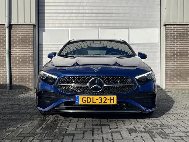 Mercedes-Benz A-KLASSE 180 Star Edition AMG | Panoramadak | Winter Pakket | Dodehoekassistent | MULTIBEAM LED Koplampen | Donkergetint Glas Achter | Stoelverwarming | Stuurverwarming | Sfeerverlichting | Elektrisch Inklapbare Buitenspiegels | Achteruitrijcamera | Parkeersensore