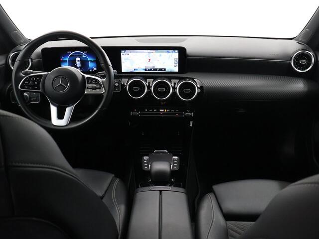 Mercedes-Benz A-KLASSE 180 Business Solution Luxury | Stoelverwarming | Achteruitrijcamera | Sfeerverlichting |