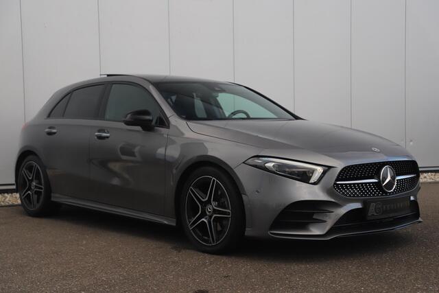 Mercedes-Benz A-KLASSE 180 AMG Night Pakket Automaat Panoramadak Sfeerverlichting Keyless Half Leder Full LED 18 inch Widescreen Navigatie Camera Stoelverwarming