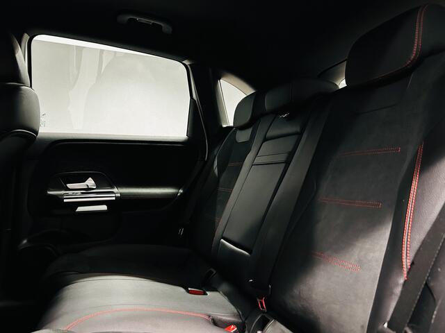 Mercedes-Benz B-KLASSE 180 AMG // Trekhaak // Camera // Elek. Achterklep // Carplay // LED Koplampen // Navigatie