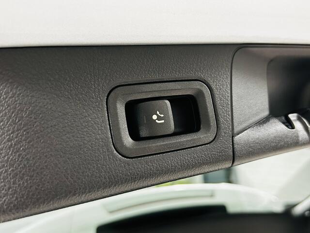 Mercedes-Benz B-KLASSE 180 AMG // Trekhaak // Camera // Elek. Achterklep // Carplay // LED Koplampen // Navigatie