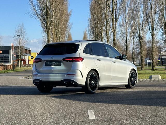 Mercedes-Benz B-KLASSE 200 AMG Line l Distronic l Panoramaschuifdak l MBUX l Achteruitrijcamera l Multispaaks l sportief motorgeluid l Keyless l Stoelverwarming l Multibeam l draadloos opladen voor l