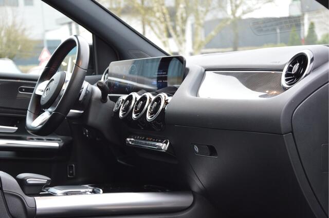 Mercedes-Benz B-KLASSE 180 AMG | LED | CARPLAY | CAMERA | PANODAK | NIGHTPAKKET | CRUISE | CLIMA | ENZ