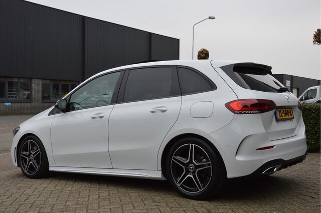 Mercedes-Benz B-KLASSE 180 AMG | LED | CARPLAY | CAMERA | PANODAK | NIGHTPAKKET | CRUISE | CLIMA | ENZ
