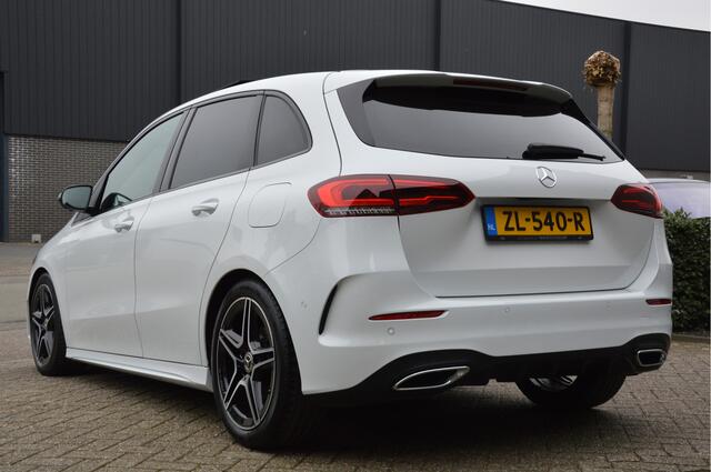 Mercedes-Benz B-KLASSE 180 AMG | LED | CARPLAY | CAMERA | PANODAK | NIGHTPAKKET | CRUISE | CLIMA | ENZ