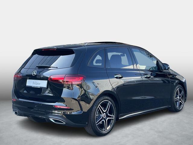 Mercedes-Benz B-KLASSE 180 Star Edition AMG LIMITED | Night Pakket | Panoramadak | Trekhaak | Apple CarPlay | Android Auto | Sfeerverlichting | Stoelverwarming | Achteruitrijcamera | Elektrisch inklapbare buitenspiegels