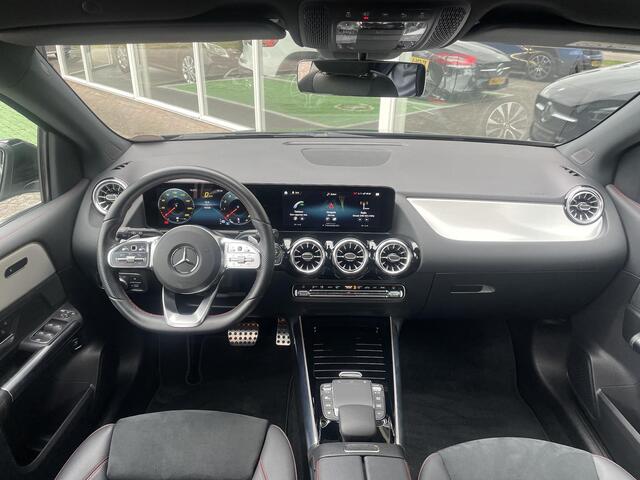 Mercedes-Benz B-KLASSE 180 AMG Line | Achteruitrijcamera | Widescreen | Stoelverwarming