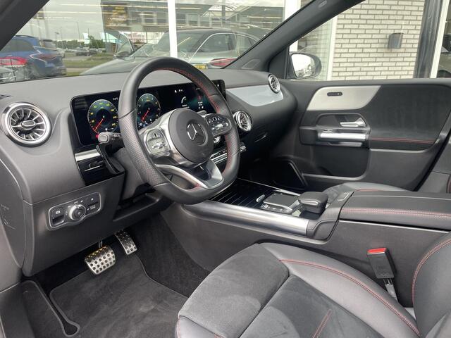 Mercedes-Benz B-KLASSE 180 AMG Line | Achteruitrijcamera | Widescreen | Stoelverwarming