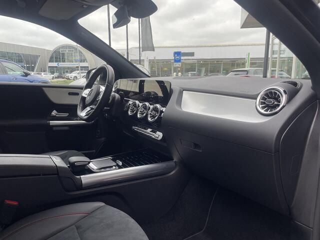 Mercedes-Benz B-KLASSE 180 AMG Line | Achteruitrijcamera | Widescreen | Stoelverwarming
