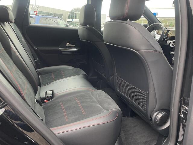 Mercedes-Benz B-KLASSE 180 AMG Line | Achteruitrijcamera | Widescreen | Stoelverwarming