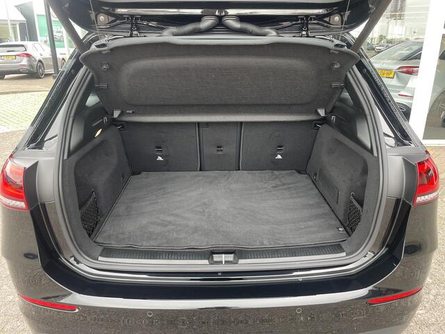 Mercedes-Benz B-KLASSE 180 AMG Line | Achteruitrijcamera | Widescreen | Stoelverwarming
