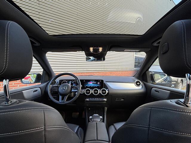 Mercedes-Benz B-KLASSE 180 Business Solution | Automaat | Panormadak | Stoelverwarming |