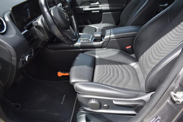 Mercedes-Benz B-KLASSE 180 Business Solution Automaat / Airco / Camera / Navigatie / Lane assist / Cruise