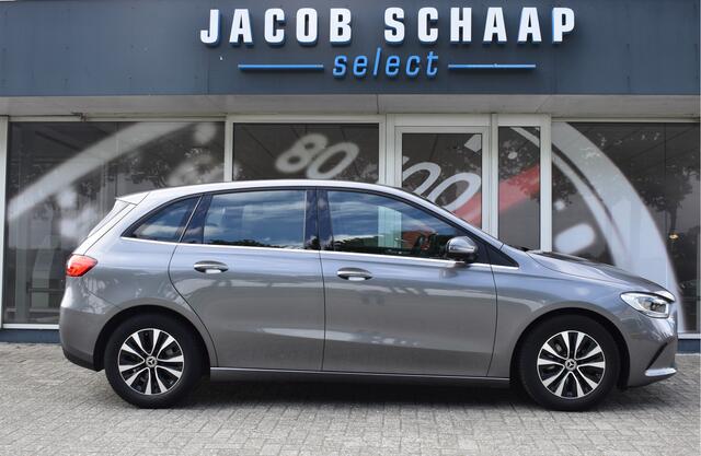 Mercedes-Benz B-KLASSE 180 Business Solution Automaat / Airco / Camera / Navigatie / Lane assist / Cruise