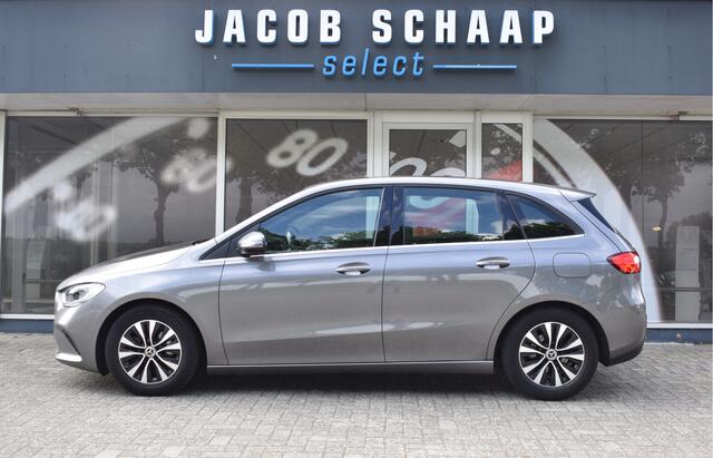 Mercedes-Benz B-KLASSE 180 Business Solution Automaat / Airco / Camera / Navigatie / Lane assist / Cruise