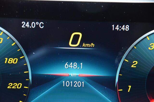 Mercedes-Benz B-KLASSE 180 Business Solution AMG Automaat/Led/Navi/Pdc/Ecc/Stoelverwarming/Cr-Controle/Privacy-Glas/18-Inch Lmv/Apple Carplay/Android