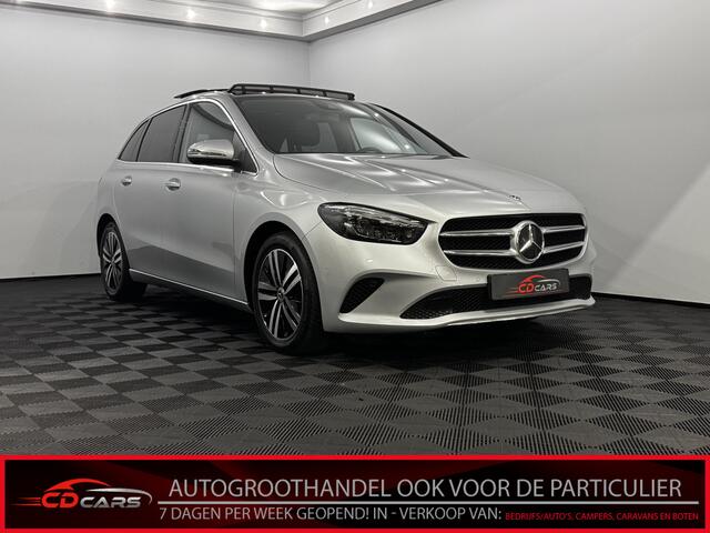 Mercedes-Benz B-KLASSE 180 Business Solution Luxury Pano, Leder, Camera, Stoelverwarming, Navi, Cruise control adaptief, Keyless start, Elektrische achterklep