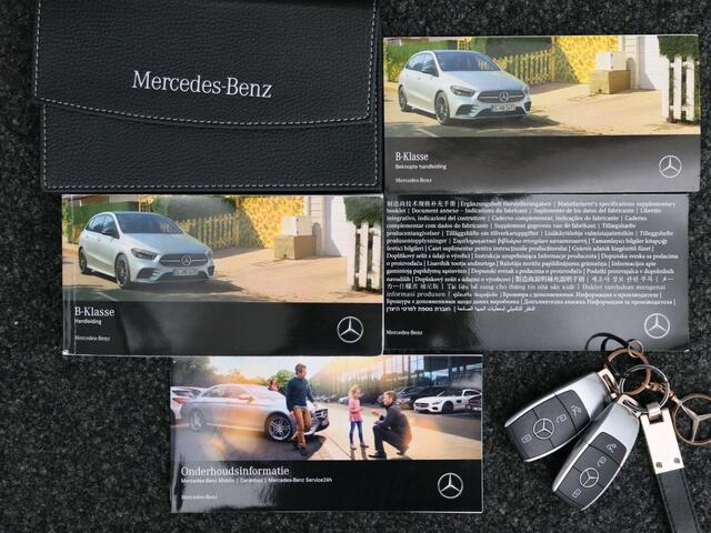 Mercedes-Benz B-KLASSE 180 AMG Nightpakket | Panoramadak | Parkeerpakket met Camera | Augmented Reality | Car Play | Inclusief 24 maanden Mercedes-Benz Certified garantie voor Europa.