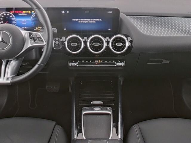 Mercedes-Benz B-KLASSE 250 e Face Lift Plug-In Hybride Trekhaak | Ledkoplampen | Stuur en Stoelverwarming | 11kW Laden | Achteruitrijcamera. Inclusief 48 maanden MB Certified garantie voor Europa.