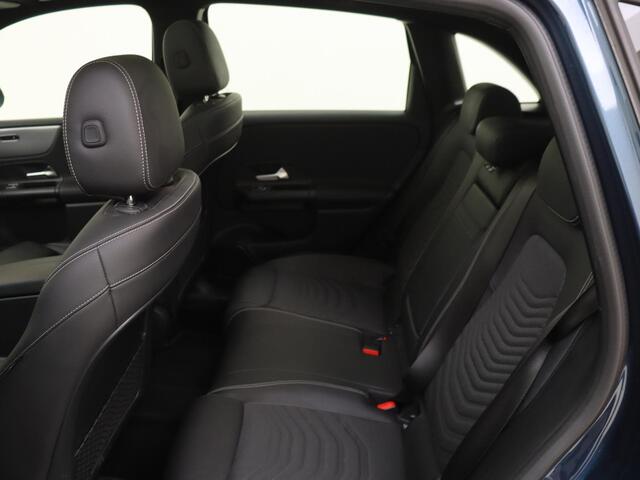 Mercedes-Benz B-KLASSE 180 Business Solution Plus | Navigatie | Camera | Panoramadak