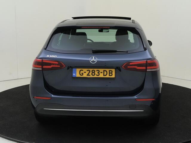 Mercedes-Benz B-KLASSE 180 Business Solution Plus | Navigatie | Camera | Panoramadak