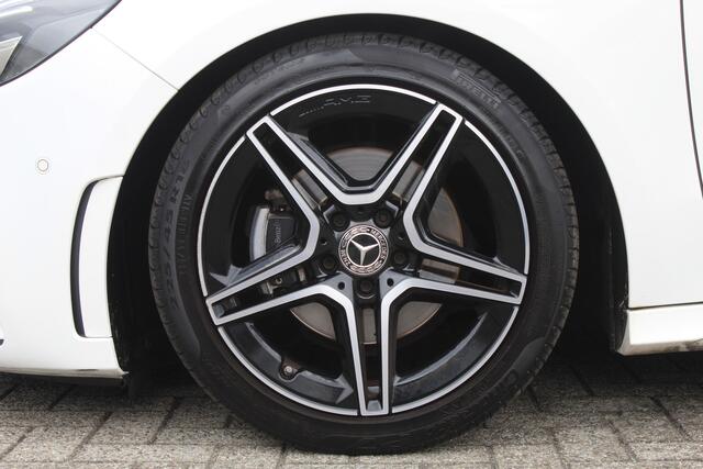 Mercedes-Benz B-KLASSE 180 Business Solution AMG Night pakket/Panoramadak/Navigatie/Apple carplay/Achteruitrijcamera/Parkeersensoren rondom/Dodehoek detectie/Cruise control/DAB/18'' Lichtmetalen velgen.