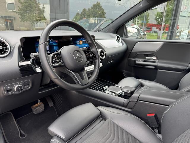 Mercedes-Benz B-KLASSE 180 AUT Business Solution | Camera | Elektrische achterklep | NL-AUTO