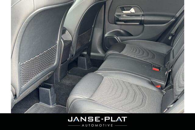 Mercedes-Benz B-KLASSE 180 AUT Business Solution | Camera | Elektrische achterklep | NL-AUTO