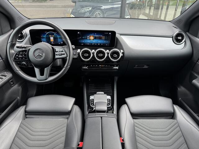 Mercedes-Benz B-KLASSE 180 AUT Business Solution | Camera | Elektrische achterklep | NL-AUTO