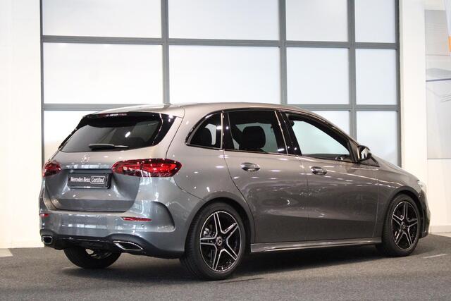 Mercedes-Benz B-KLASSE 180 AMG Line Panorama dak | Trekhaak