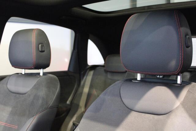 Mercedes-Benz B-KLASSE 180 AMG Line Panorama dak | Trekhaak