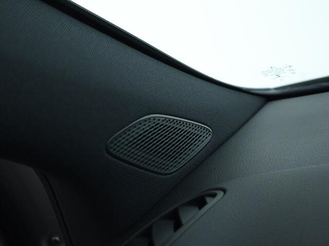 Mercedes-Benz B-KLASSE 180 AMG Nightpakket | Panoramadak | Trekhaak | Parkeerpakket met Camera | Stoelverwarming | Car Play | LED | Inclusief 12 Maanden Garantie