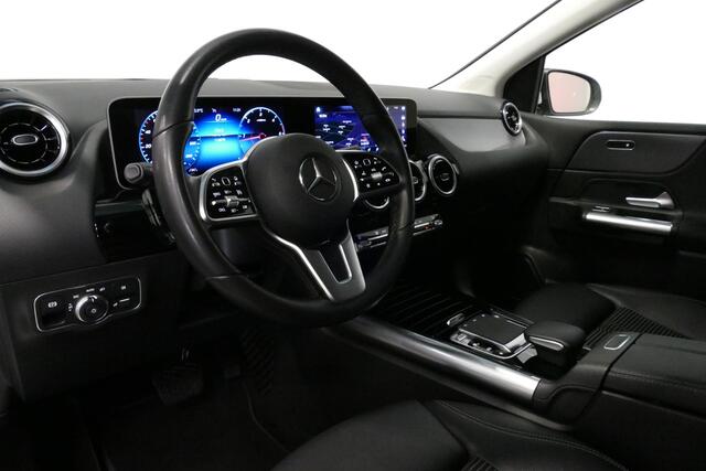 Mercedes-Benz B-KLASSE 200d Premium Plus / Elektr. verstelbare voorstoel + memory / Stoelverwarming / Elektr. wegklapbare trekhaak / Koplamp LED High Performance / Elektr. achterklep / 18'' AMG LMV / Dynamic Select / Cruise Control / Elektr. lendensteun