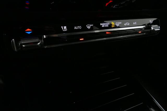 Mercedes-Benz B-KLASSE 200d Premium Plus / Elektr. verstelbare voorstoel + memory / Stoelverwarming / Elektr. wegklapbare trekhaak / Koplamp LED High Performance / Elektr. achterklep / 18'' AMG LMV / Dynamic Select / Cruise Control / Elektr. lendensteun