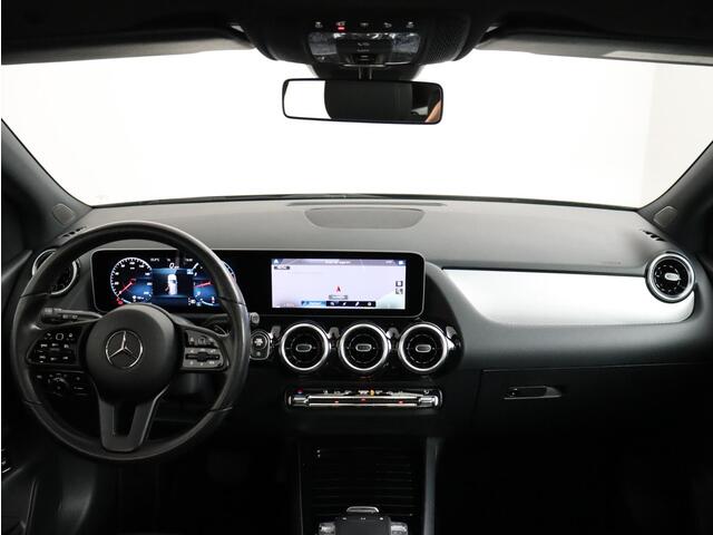 Mercedes-Benz B-KLASSE 180 Business Solution | Elektrisch Panoramadak | Trekhaak | Camera!