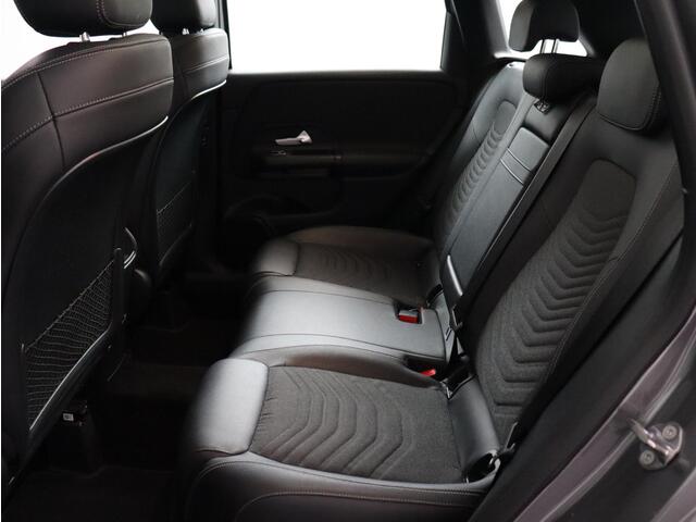 Mercedes-Benz B-KLASSE 180 Business Solution | Elektrisch Panoramadak | Trekhaak | Camera!