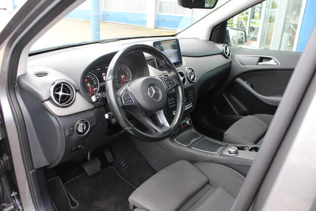 Mercedes-Benz B-KLASSE 180 Ambition | Trekhaak | Goed Onderhouden! | Lichtmetalen Velgen | Airco | Cruise Control | Navigatie |